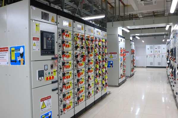 Thi công lắp đặt tủ bảng